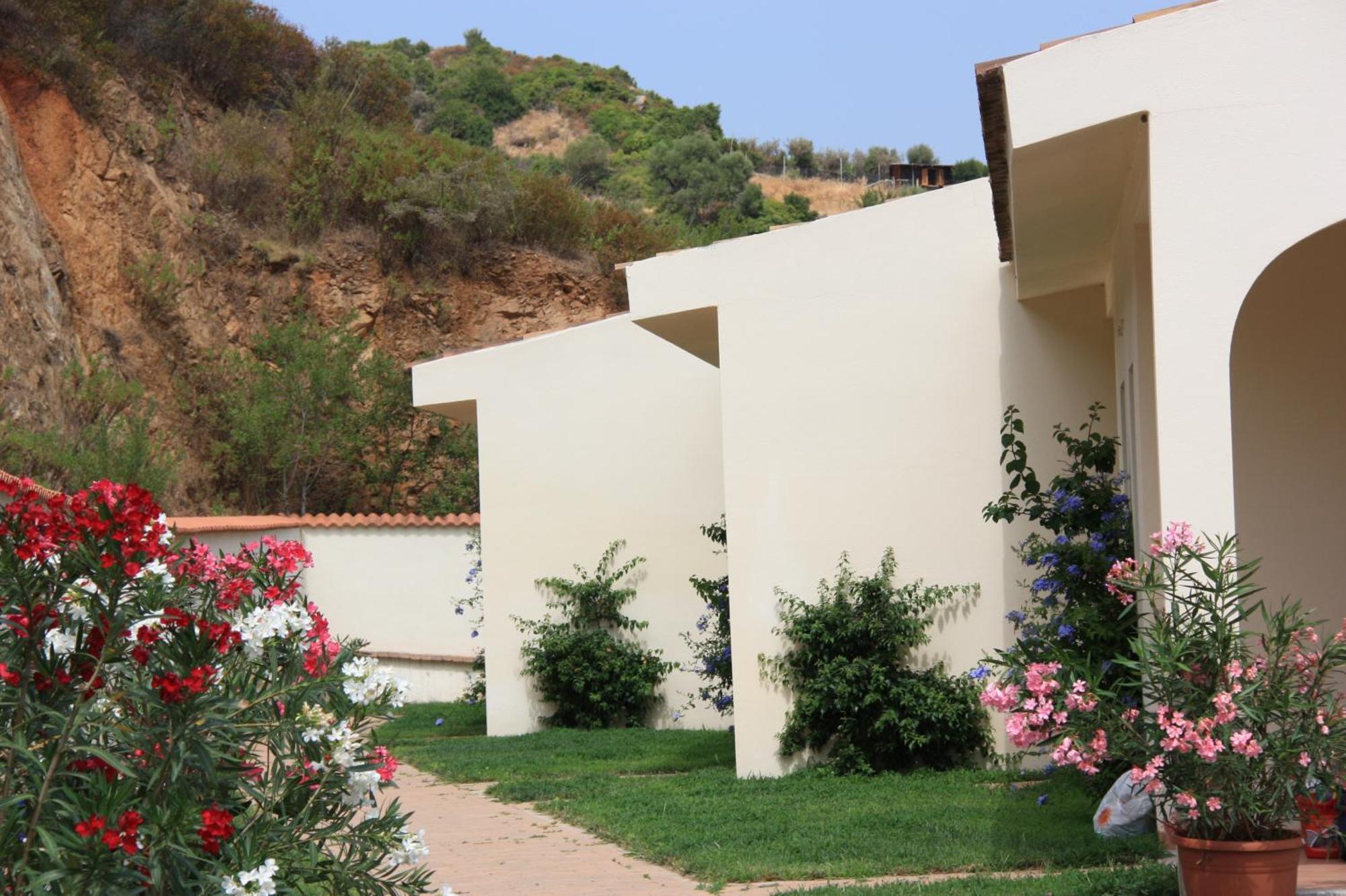 Hotel Pedra Ruja Budoni Esterno foto