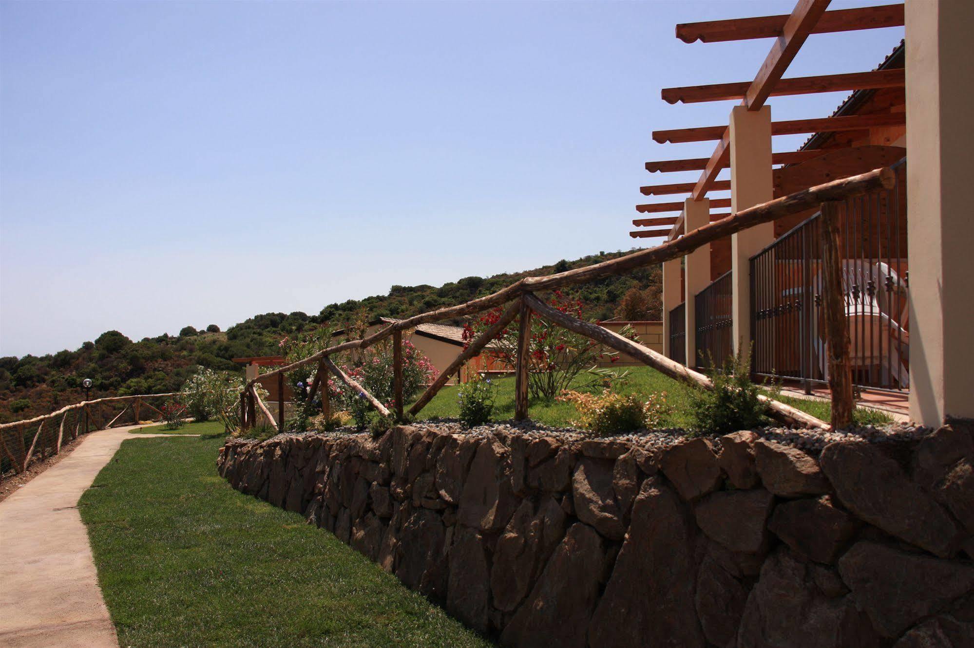 Hotel Pedra Ruja Budoni Esterno foto